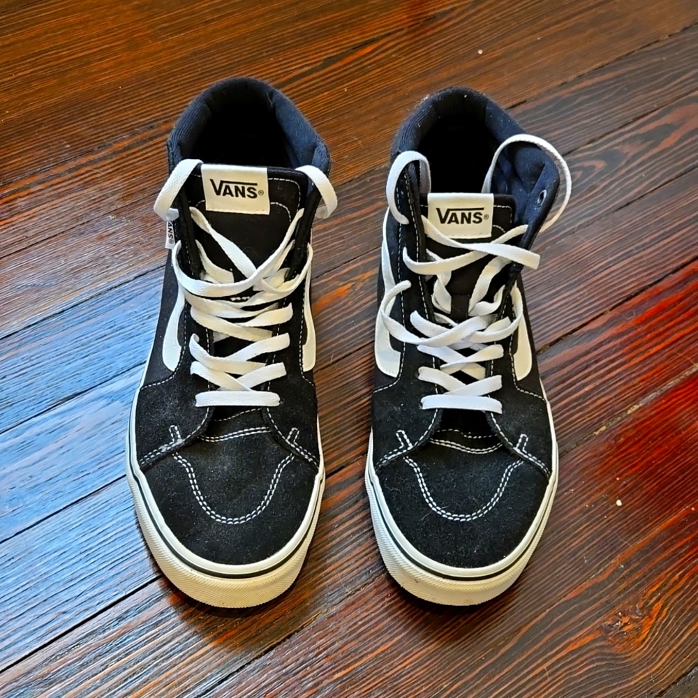 VANS, like new,  size 8.5 Men's,  10 Women's
